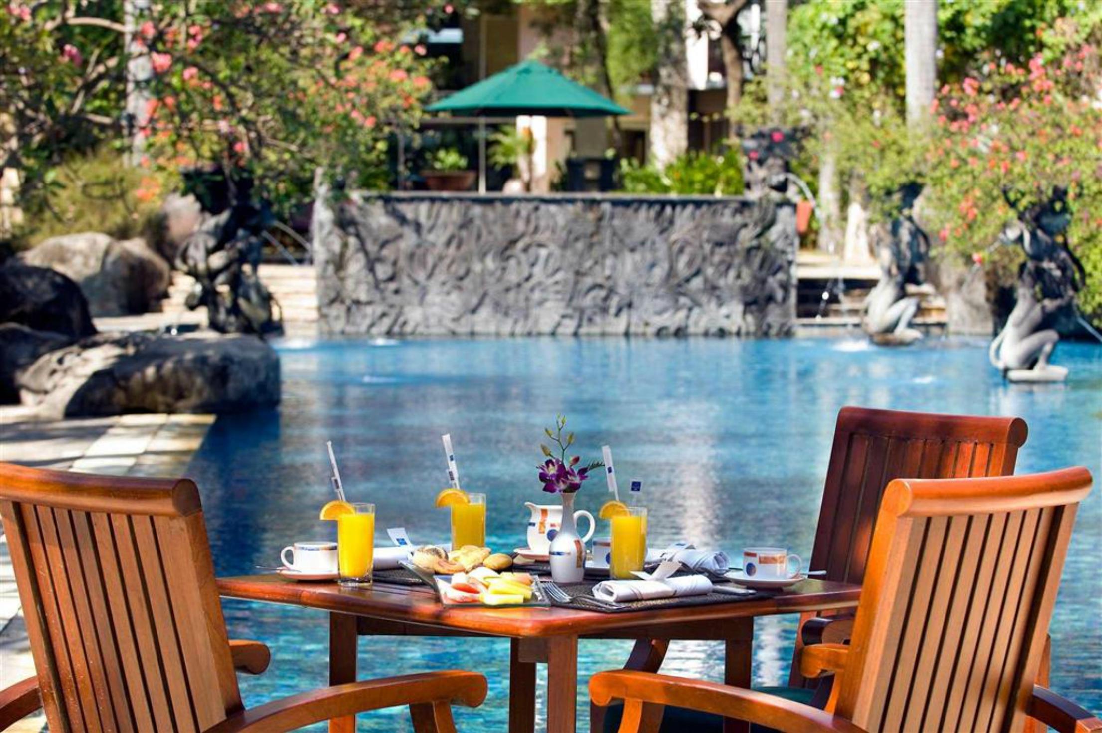 Grand Tropic Suites Hotel Surabaya Restaurant photo